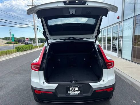 Certified 2025 Volvo XC40 B5 Plus AWD/4WD image 11