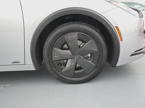 Certified 2025 Toyota Prius LE image 33