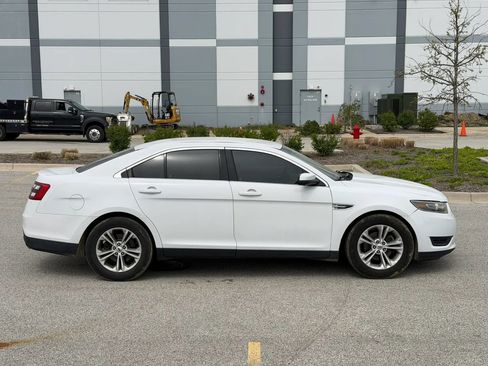 Used 2017 Ford Taurus SEL w/ Equipment Group 201A FWD image 4