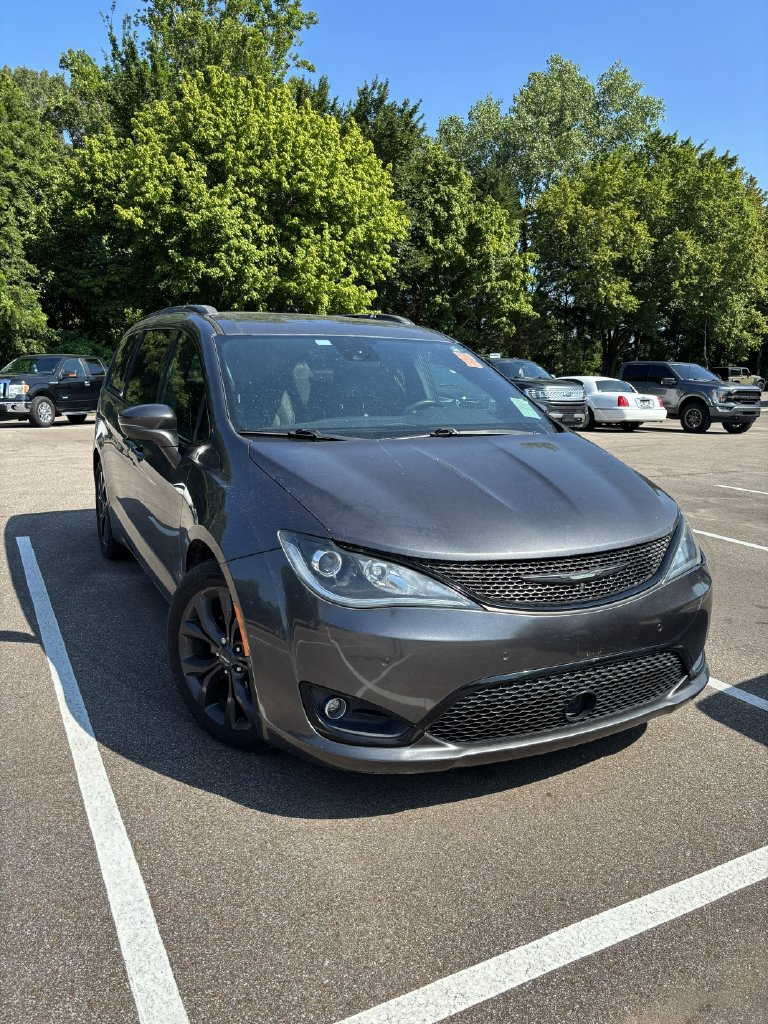 Used 2018 Chrysler Pacifica Limited w/ Advanced Safetytec Group FWD image 1
