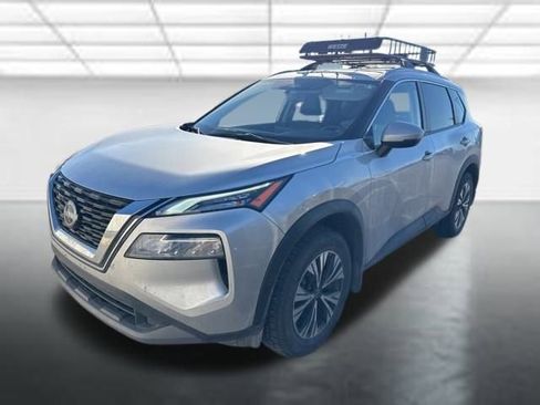 Used 2022 Nissan Rogue SV w/ SV Premium Package image 2