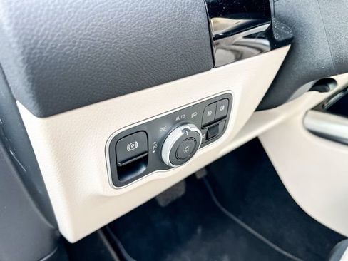 Used 2025 Mercedes-Benz GLA 250 4MATIC image 17