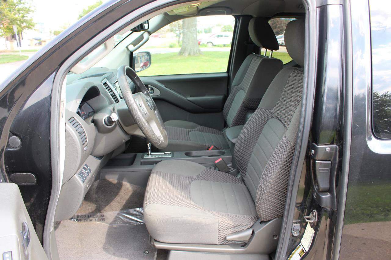 Used 2014 Nissan Frontier SV w/ SV Value Truck Package AWD/4WD image 14