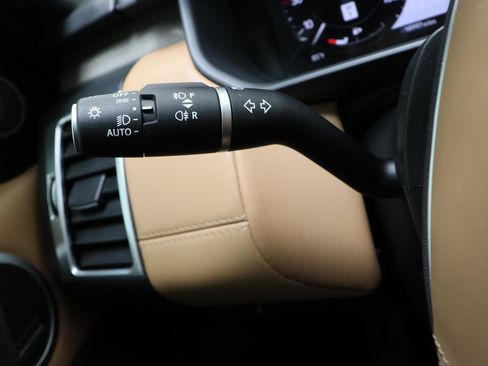 Used 2023 Land Rover Discovery Metropolitan Edition AWD/4WD image 27