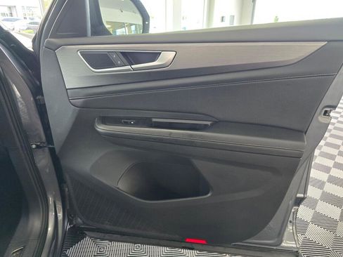 Used 2024 Volkswagen Atlas Cross Sport SE image 43