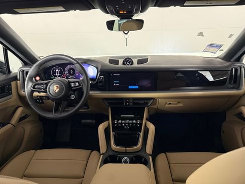 Certified 2025 Porsche Cayenne Coupe image 21
