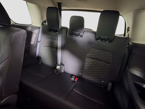 Used 2025 Nissan Pathfinder SV FWD image 28