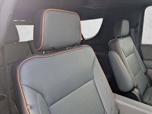 Used 2025 GMC Yukon XL AT4 w/ AT4 Premium Plus Package AWD/4WD image 21