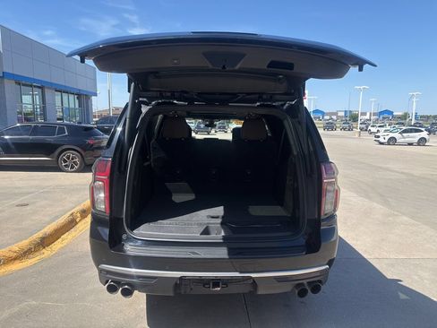 Used 2021 Chevrolet Suburban High Country w/ Premium Package AWD/4WD image 8