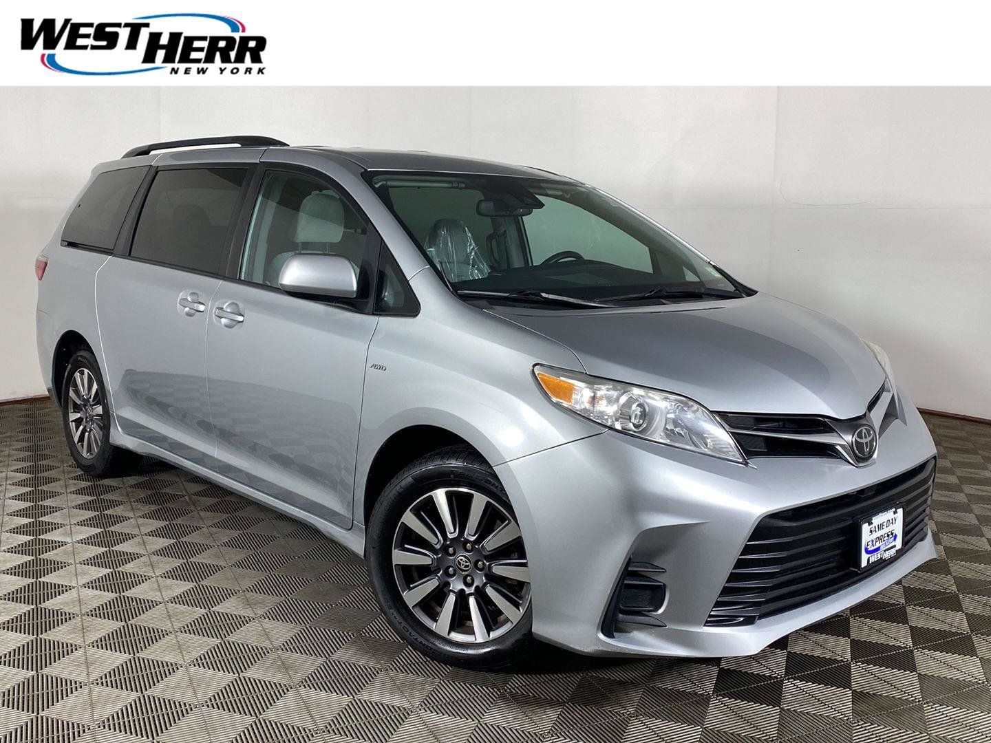 Used 2020 Toyota Sienna LE AWD/4WD image 1