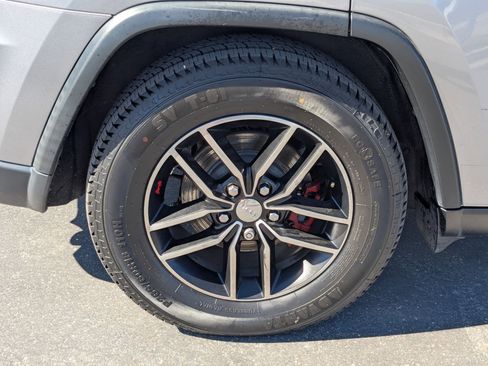 Used 2017 Jeep Grand Cherokee Trailhawk image 12