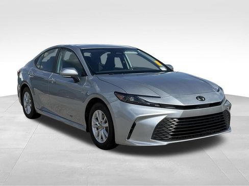 Used 2025 Toyota Camry LE FWD image 29