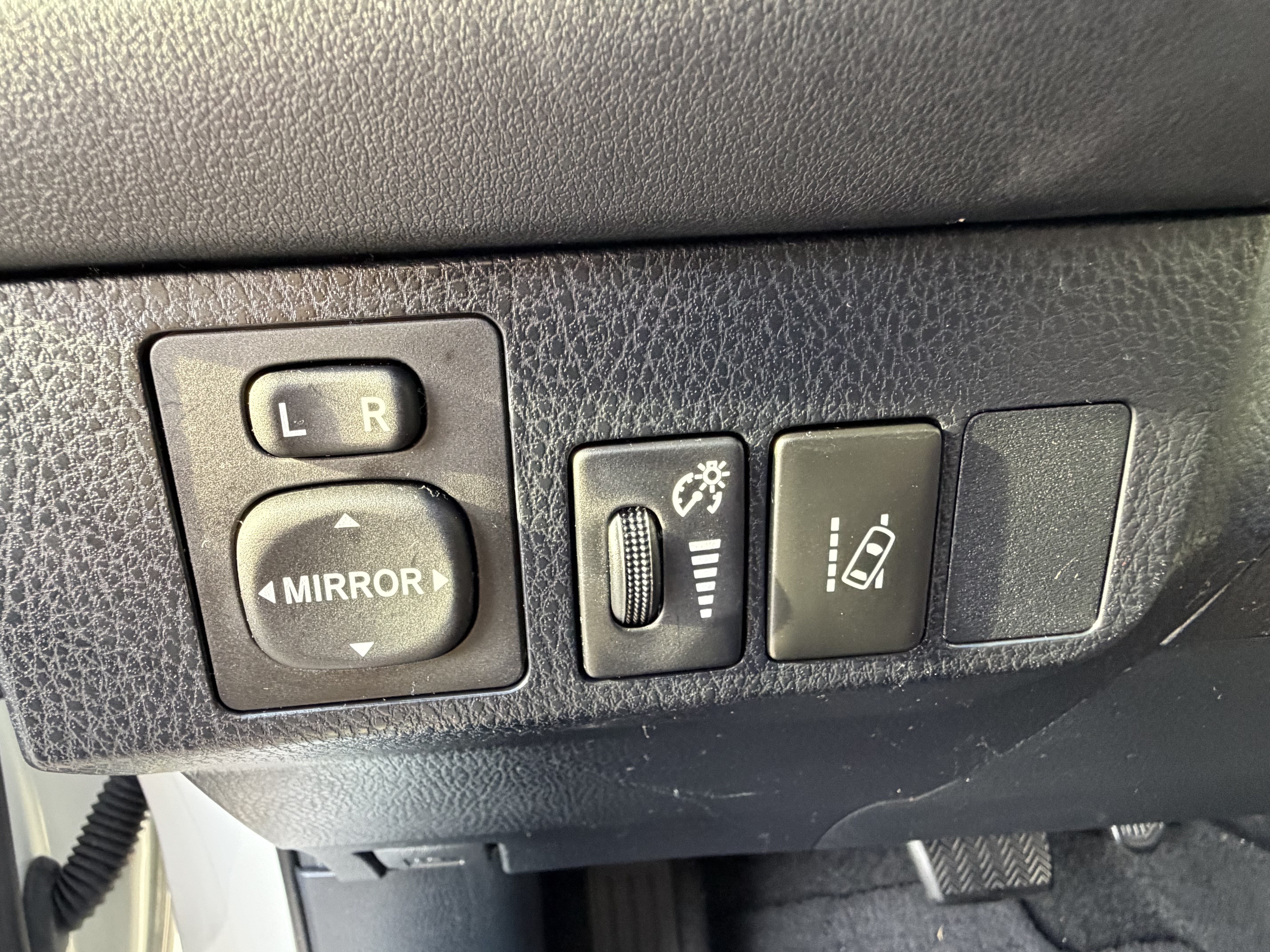 Used 2017 Toyota RAV4 LE FWD image 15