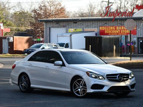 Used 2014 Mercedes-Benz E 550 4MATIC Sedan image 1