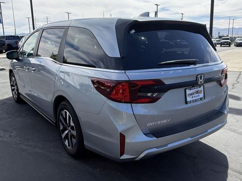 Certified 2026 Honda Odyssey EX-L image 9