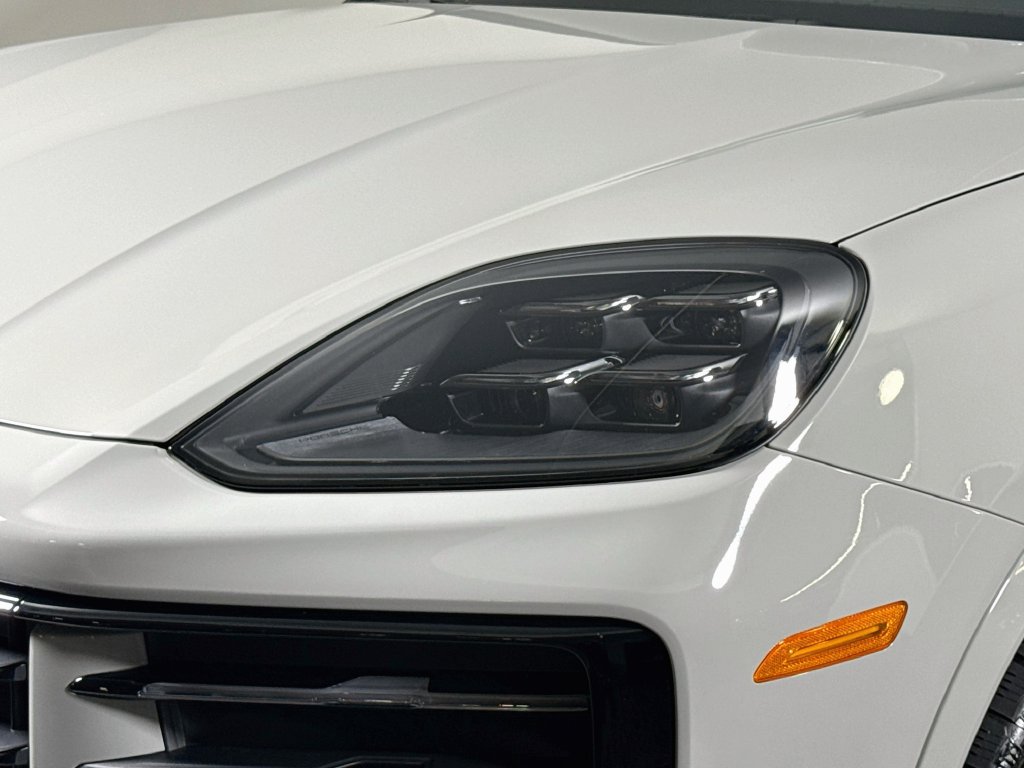 Certified 2025 Porsche Cayenne AWD/4WD image 27