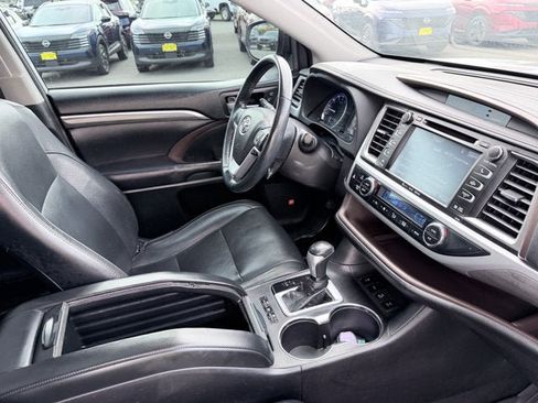 Used 2018 Toyota Highlander Limited Platinum AWD/4WD image 17