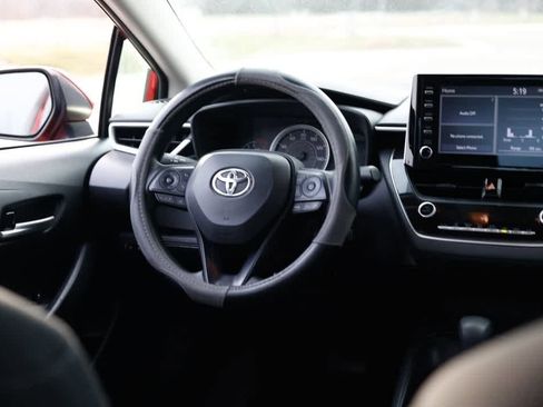 Used 2020 Toyota Corolla LE image 10