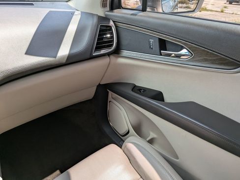 Used 2018 Lincoln MKX Reserve w/ Cargo Utility Package FWD image 17