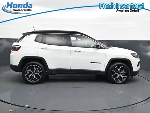 Used 2025 Jeep Compass Limited AWD/4WD image 11