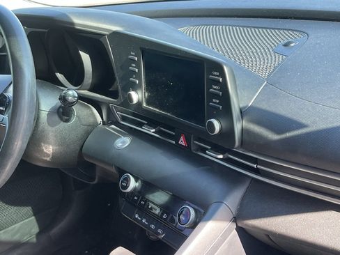 Used 2021 Hyundai Elantra SEL FWD image 6