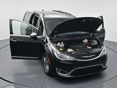 Used 2020 Chrysler Pacifica Limited FWD image 52