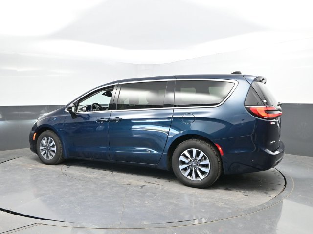 Used 2024 Chrysler Pacifica Limited FWD image 8