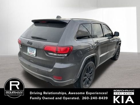 Used 2019 Jeep Grand Cherokee Altitude image 6