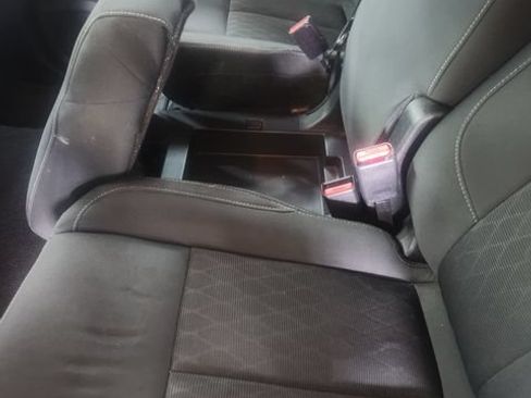 Used 2019 Nissan Titan SV RWD image 7