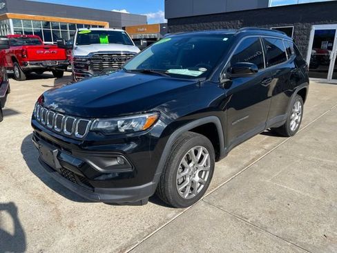 Used 2022 Jeep Compass Latitude AWD/4WD image 3