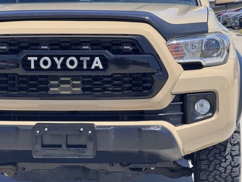 Used 2019 Toyota Tacoma TRD Off-Road image 8