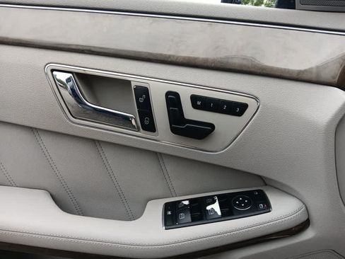 Used 2010 Mercedes-Benz E 350 4MATIC Sedan image 26