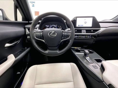 Used 2025 Lexus UX 300h FWD w/ Accessory Package (Z1) image 4