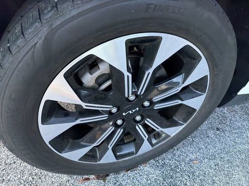 Certified 2024 Kia Carnival EX FWD image 11