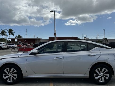Used 2022 Nissan Altima 2.5 S FWD image 2