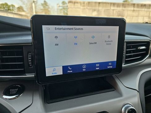 Used 2022 Ford Explorer XLT w/ Equipment Group 202A image 25