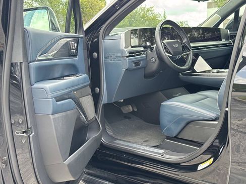 Certified 2025 Cadillac Escalade IQ Luxury 2 w/ LPO, Premium Carpet Package AWD/4WD image 13