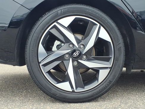 Used 2022 Hyundai Elantra Limited image 9