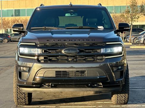 Used 2024 Ford Expedition Limited image 9