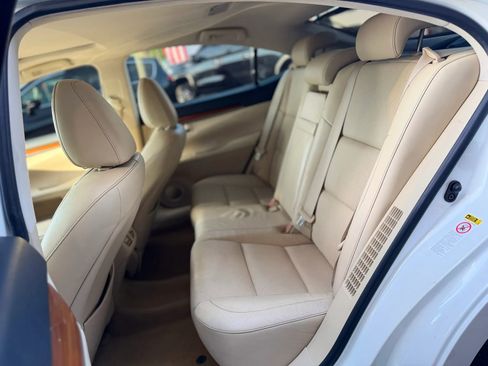 Used 2013 Lexus ES 300h w/ Luxury Pkg FWD image 18