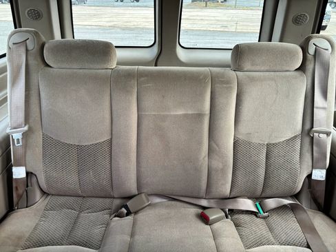 Used 2003 Chevrolet Suburban 2500 LS w/ LS Preferred Equipment Group image 11