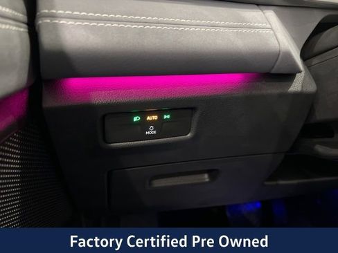 Certified 2025 Volkswagen Tiguan SE AWD/4WD image 30