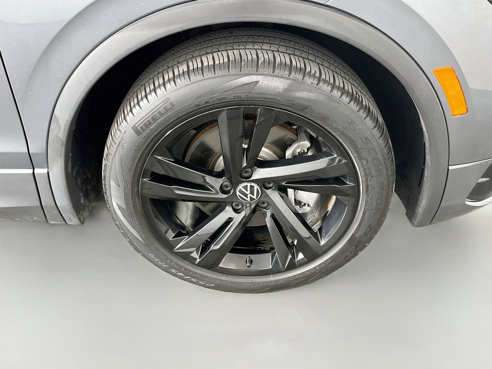 Used 2024 Volkswagen Tiguan SE R-Line FWD image 37