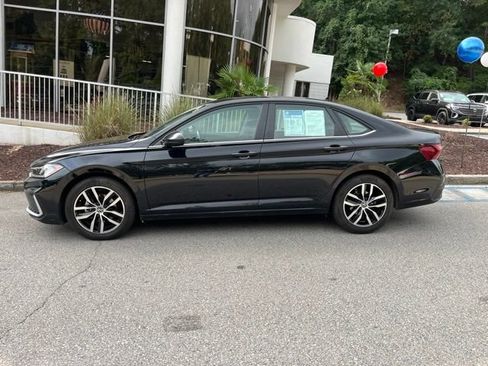 Used 2025 Volkswagen Jetta SE FWD image 37