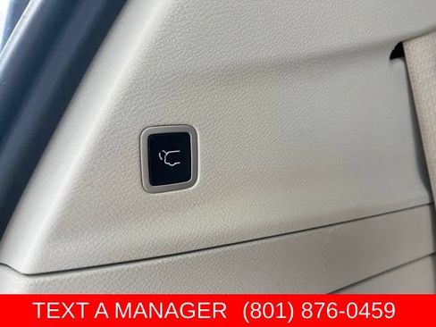 Used 2022 Chrysler Voyager LX FWD image 11
