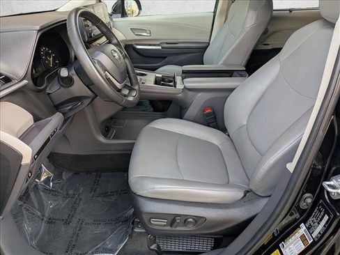 Used 2024 Toyota Sienna XLE FWD image 15