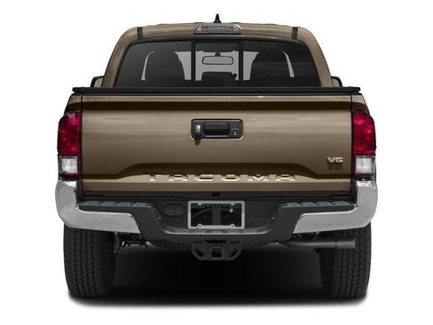 Used 2017 Toyota Tacoma TRD Off-Road w/ Tow Package (A/T) AWD/4WD image 8