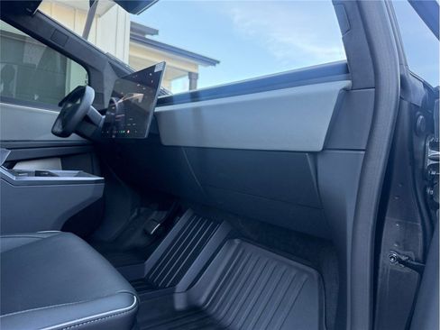 Used 2025 Tesla Cybertruck AWD Crew Cab image 34