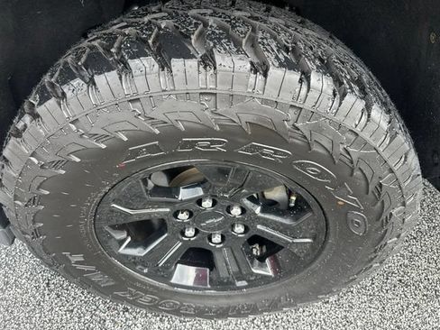 Used 2018 Chevrolet Silverado 1500 LT w/ Midnight Edition AWD/4WD image 7