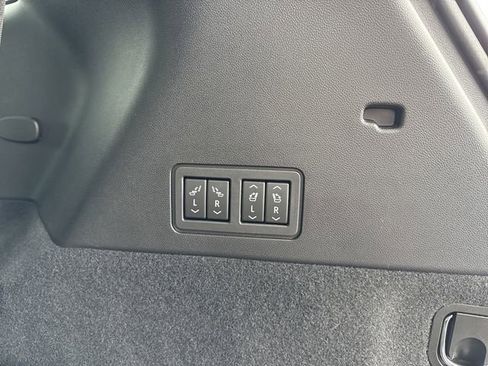 Used 2024 Cadillac XT6 Sport image 17